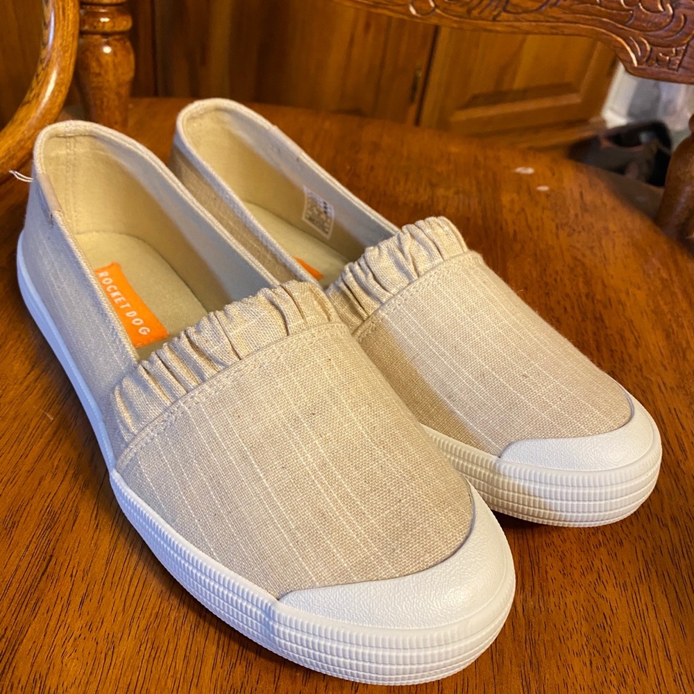 Rocket Dog canvas slip ons